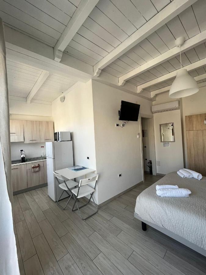 Red Moon Apartment Каляри Екстериор снимка