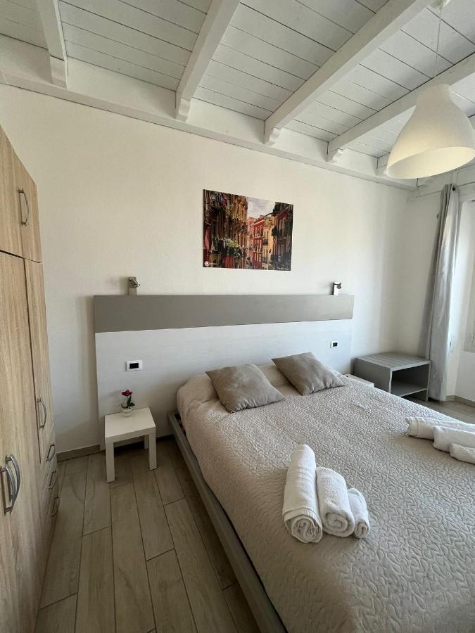 Red Moon Apartment Каляри Екстериор снимка